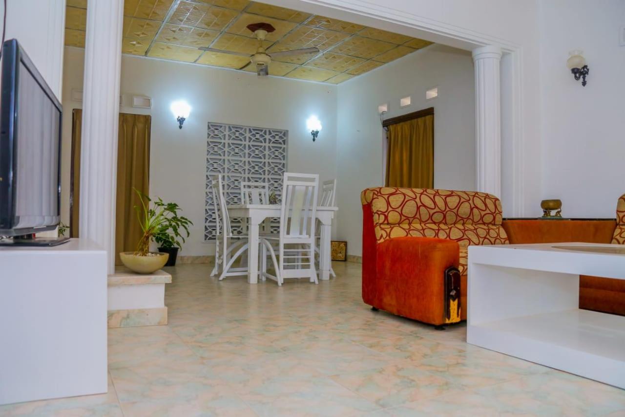 Niwahana Transit City Hotel Katunayaka Extérieur photo